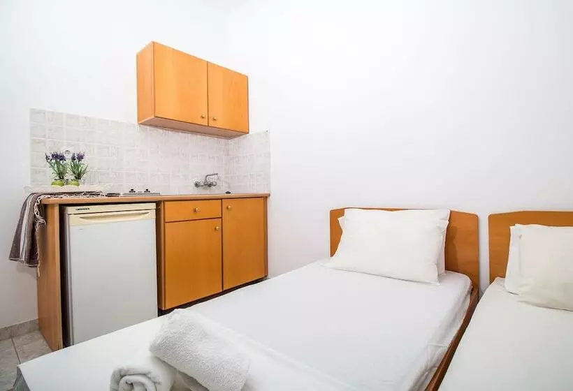 Hôtel Kiras Studios