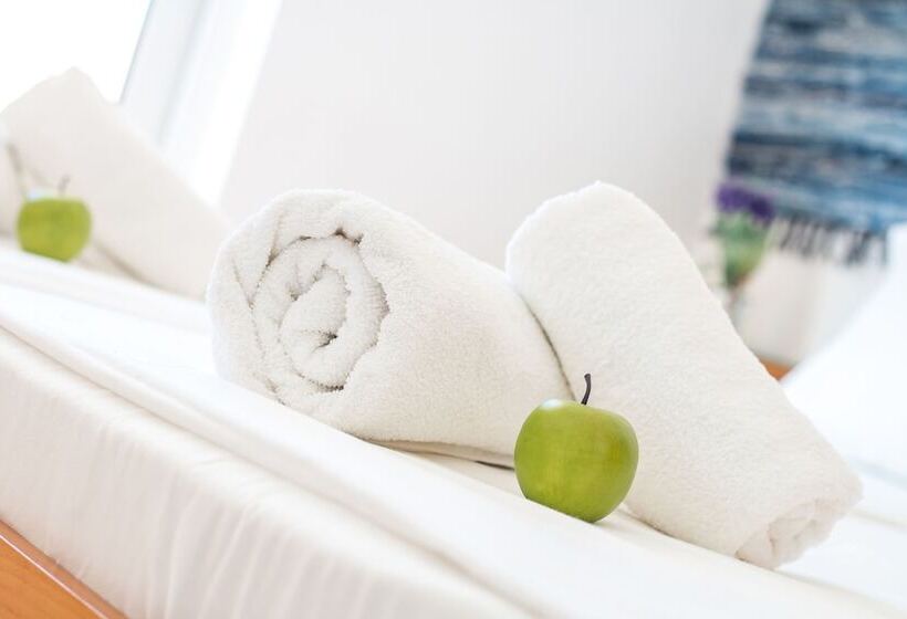 هتل Kiras Studios