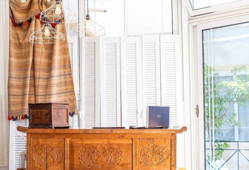 هتل Kiras Studios