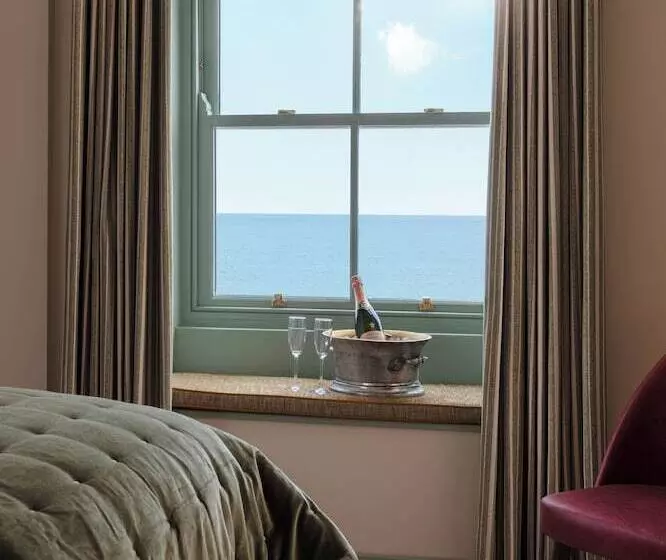 Hotel Pier House