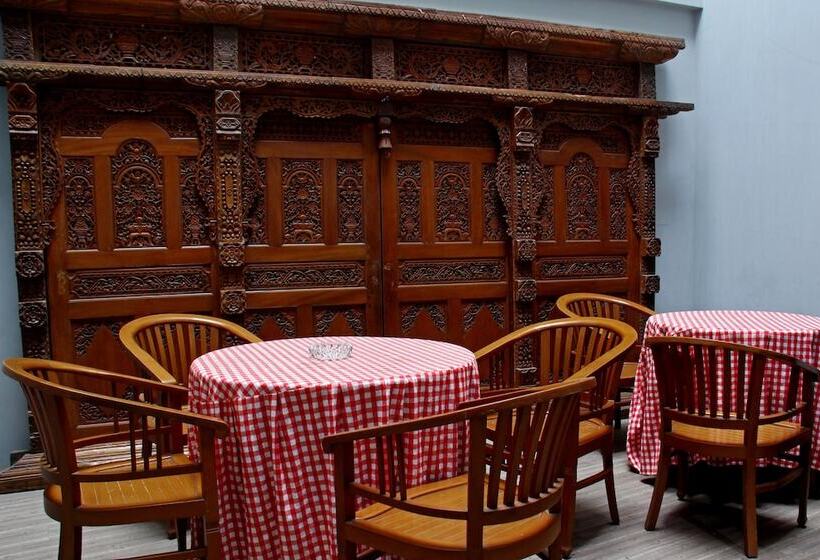 ホテル Reddoorz @ Palasari