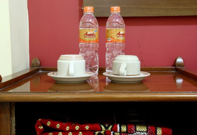 ホテル Reddoorz @ Palasari