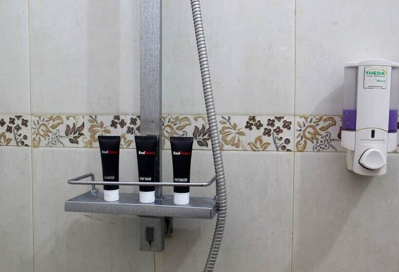 ホテル Reddoorz @ Palasari