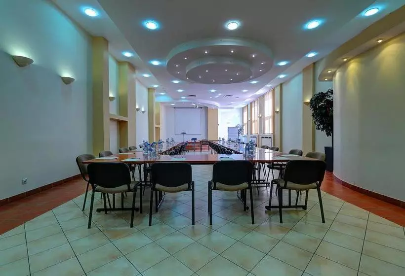 Pod Grotem Hotel Warsaw