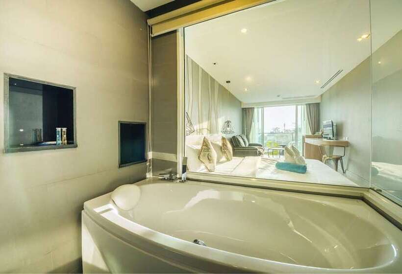 Ratana Patong Beach Hotel By Shanaya