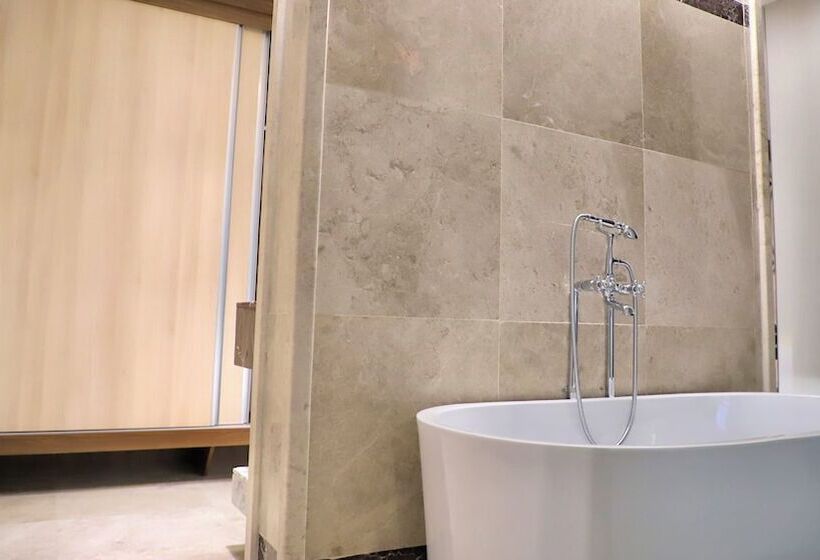 Five Seasons Hotel & Spa