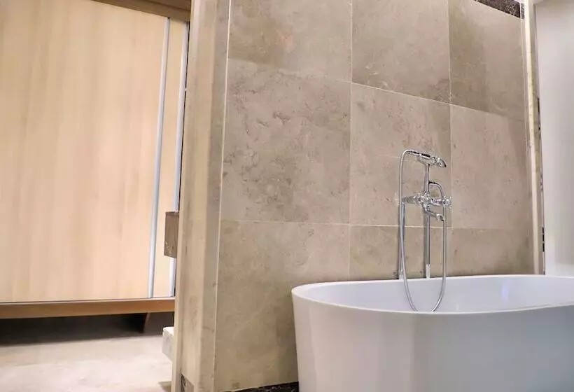 Five Seasons Hotel & Spa