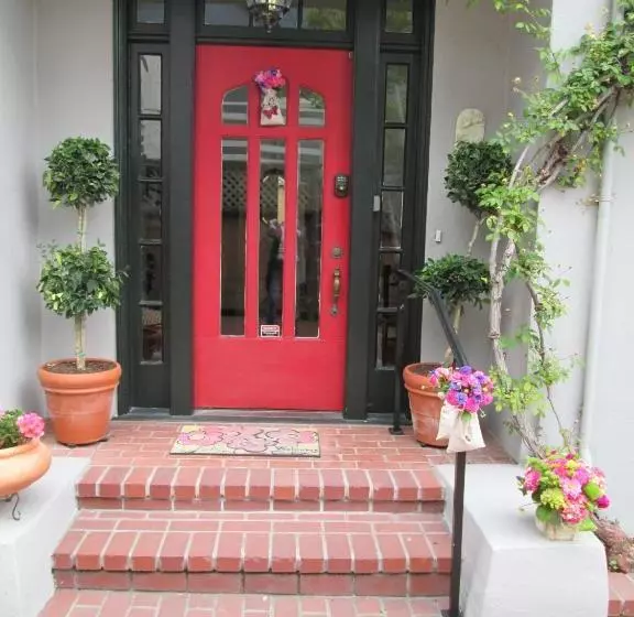 تختخواب و صبحانه My Rosegarden Guest Rooms