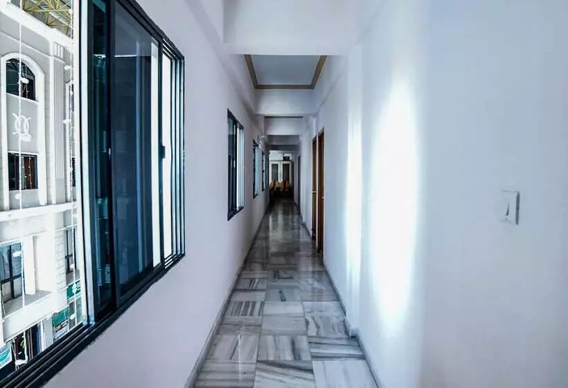هتل Capital O 12906 Amrutha Grand