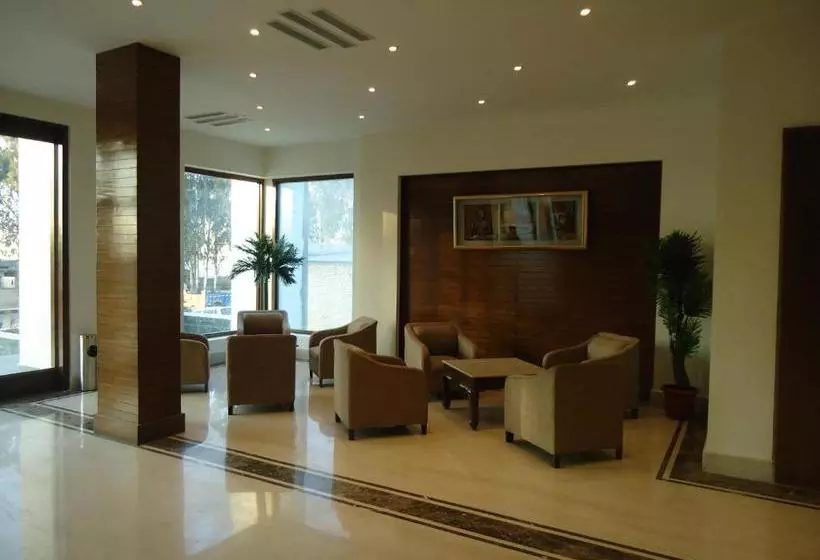 Deventure Hotel, Karnal