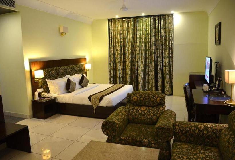 Deventure Hotel, Karnal