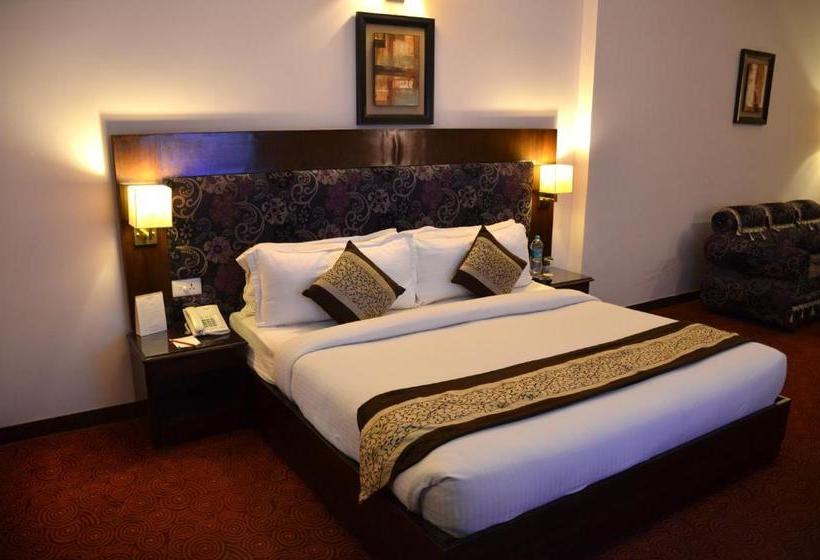 Deventure Hotel, Karnal