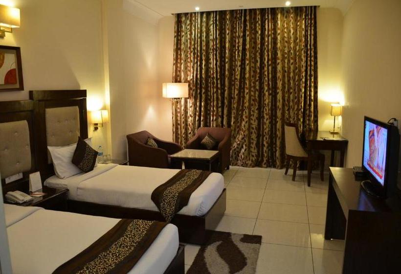 Deventure Hotel, Karnal