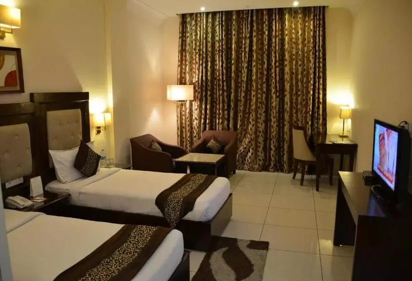 Deventure Hotel, Karnal