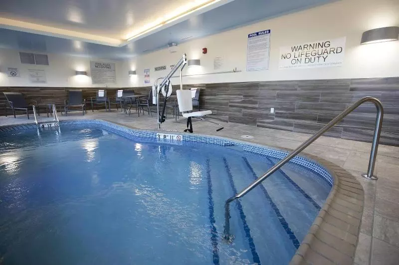 ホテル Fairfield Inn & Suites By Marriott Detroit Lakes