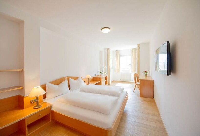 فندق Goldene Traube