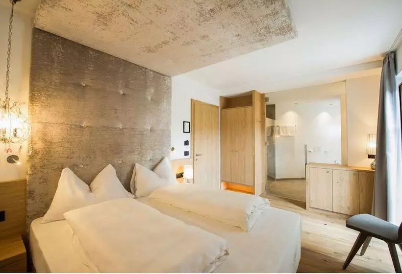 Hotelli Goldene Traube