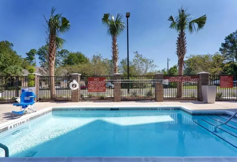 Hotelli Towneplace Suites By Marriott Charleston Mt. Pleasant