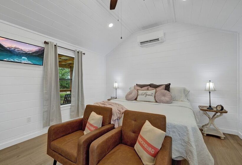 Cates Cottage In The Hill Country 8 Mins To Fred!