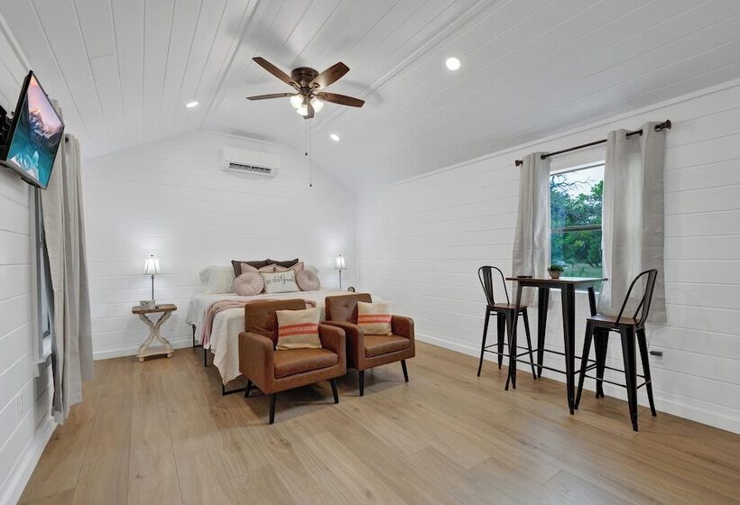 Cates Cottage In The Hill Country 8 Mins To Fred!