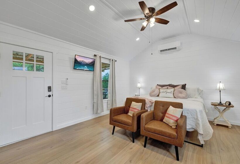 Cates Cottage In The Hill Country 8 Mins To Fred!