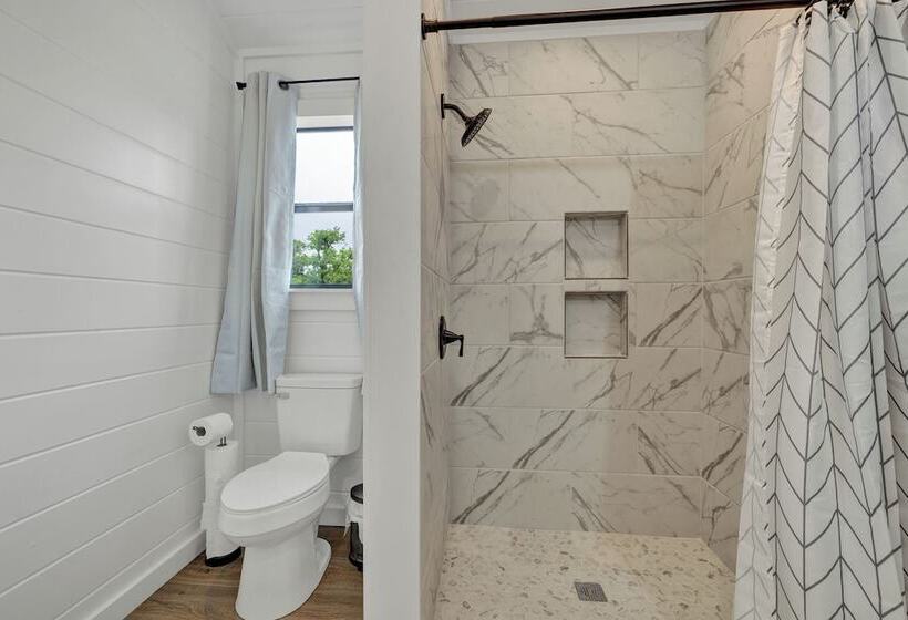 Cates Cottage In The Hill Country 8 Mins To Fred!