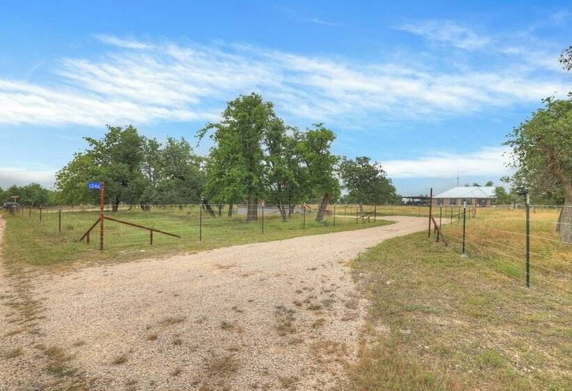 Cates Cottage In The Hill Country 8 Mins To Fred!