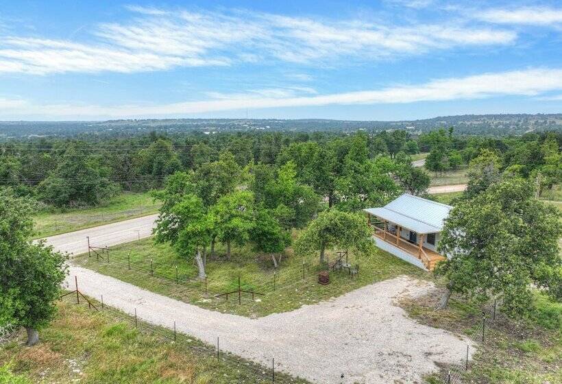 Cates Cottage In The Hill Country 8 Mins To Fred!