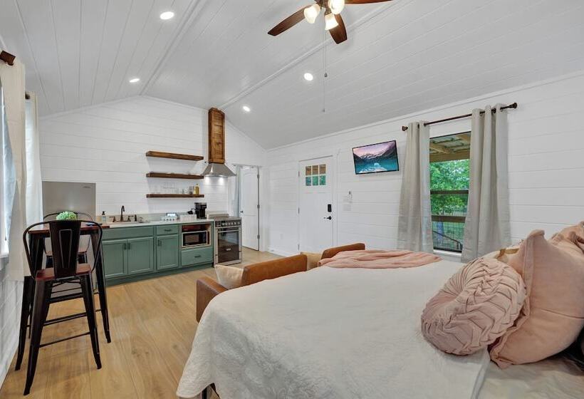 Cates Cottage In The Hill Country 8 Mins To Fred!