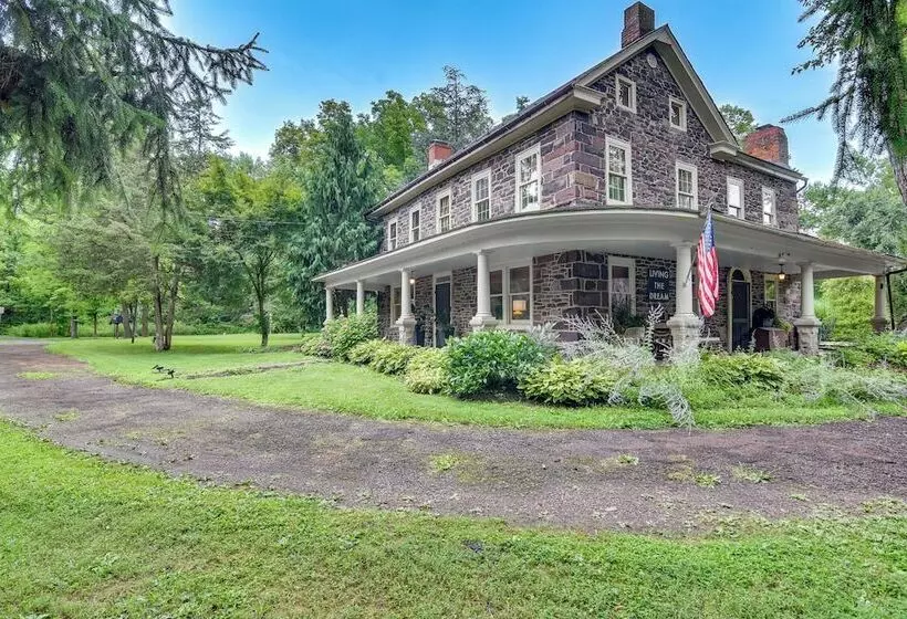 Steps To Delaware Canal: Enchanting Stone Cottage!