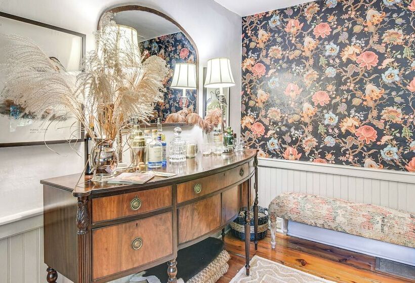 Steps To Delaware Canal: Enchanting Stone Cottage!