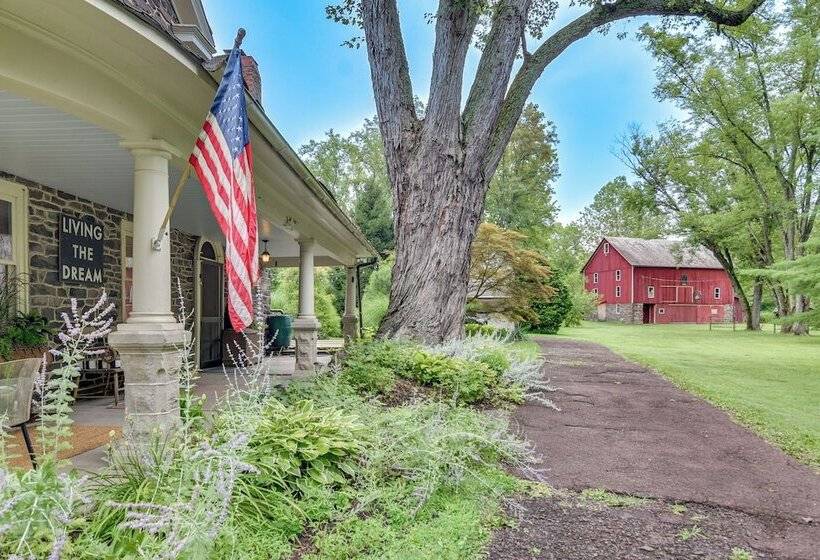Steps To Delaware Canal: Enchanting Stone Cottage!