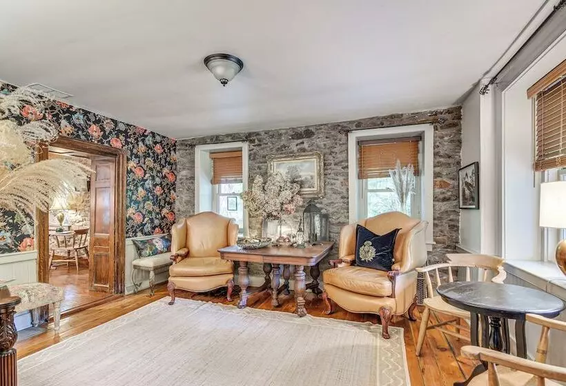 Steps To Delaware Canal: Enchanting Stone Cottage!