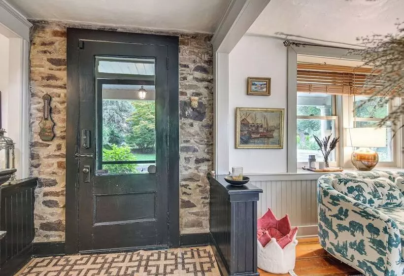 Steps To Delaware Canal: Enchanting Stone Cottage!