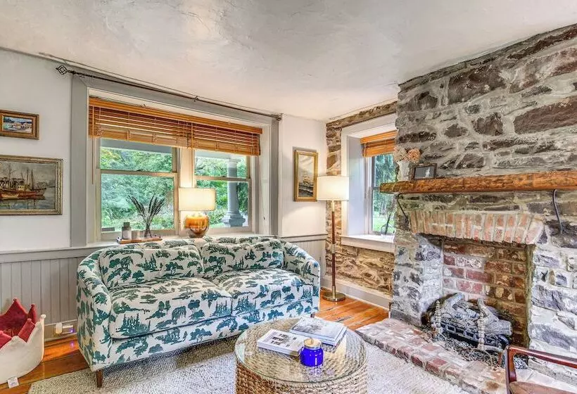 Steps To Delaware Canal: Enchanting Stone Cottage!