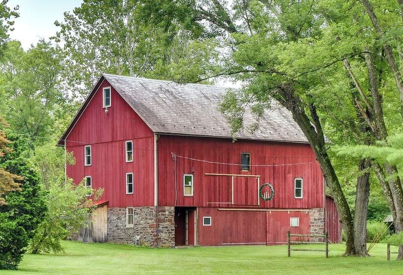 Steps To Delaware Canal: Enchanting Stone Cottage!