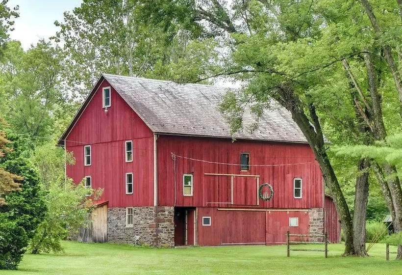 Steps To Delaware Canal: Enchanting Stone Cottage!
