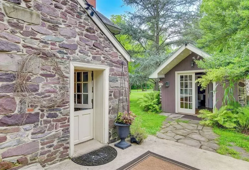 Steps To Delaware Canal: Enchanting Stone Cottage!