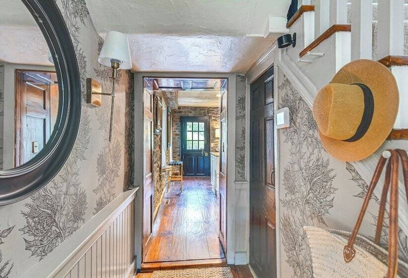 Steps To Delaware Canal: Enchanting Stone Cottage!