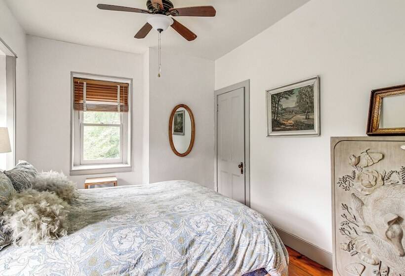 Steps To Delaware Canal: Enchanting Stone Cottage!