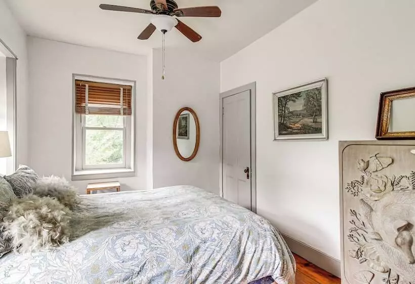 Steps To Delaware Canal: Enchanting Stone Cottage!