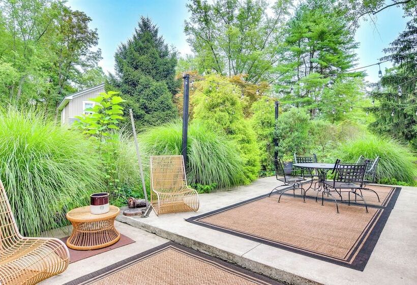 Steps To Delaware Canal: Enchanting Stone Cottage!