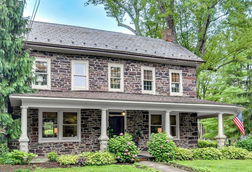 Steps To Delaware Canal: Enchanting Stone Cottage!