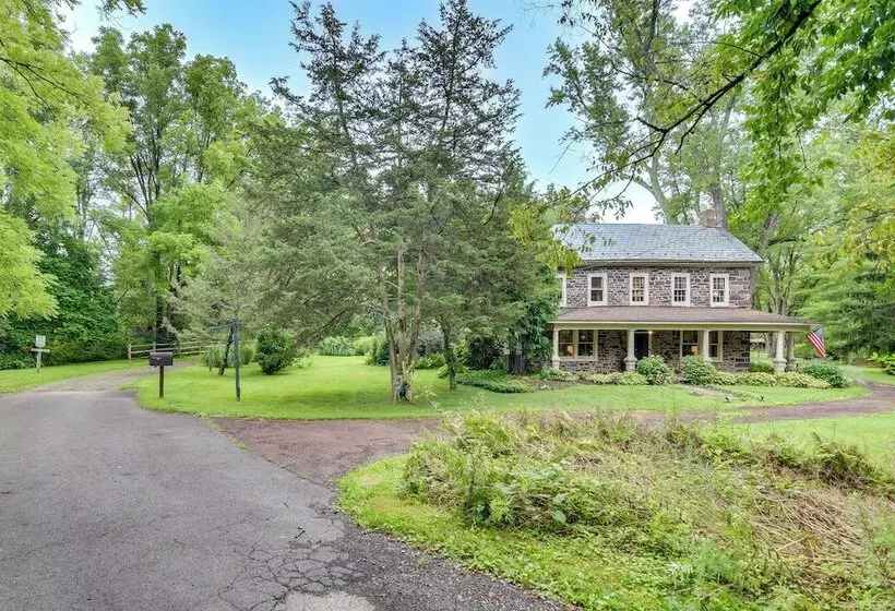 Steps To Delaware Canal: Enchanting Stone Cottage!