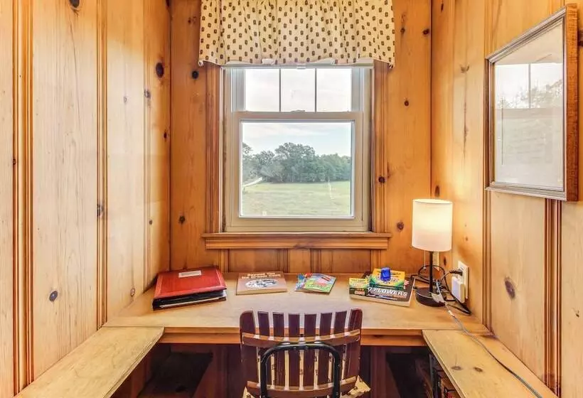 Erie Farmhouse W/ Fire Pit + Grill: Pets Welcome!