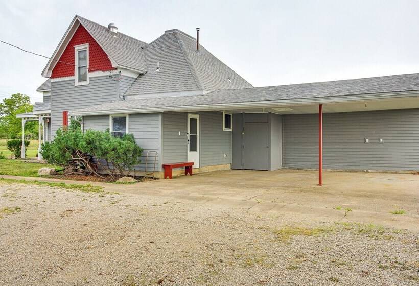Erie Farmhouse W/ Fire Pit + Grill: Pets Welcome!