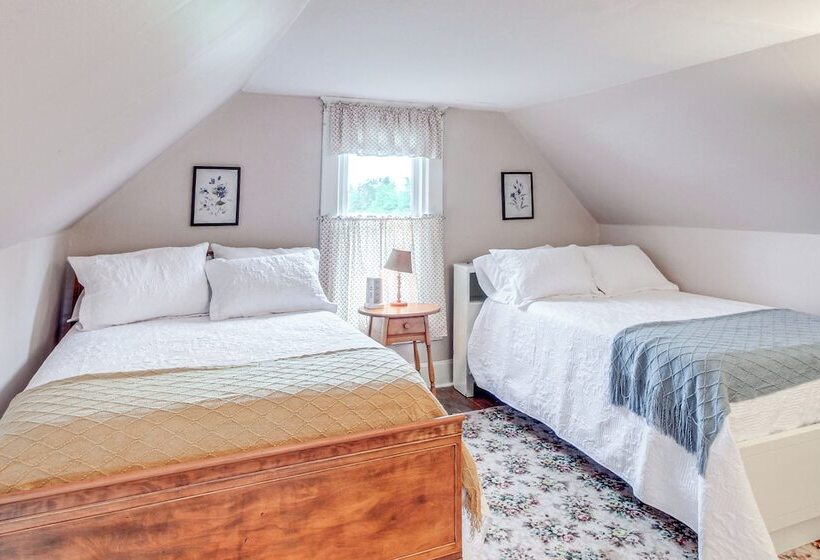 Erie Farmhouse W/ Fire Pit + Grill: Pets Welcome!