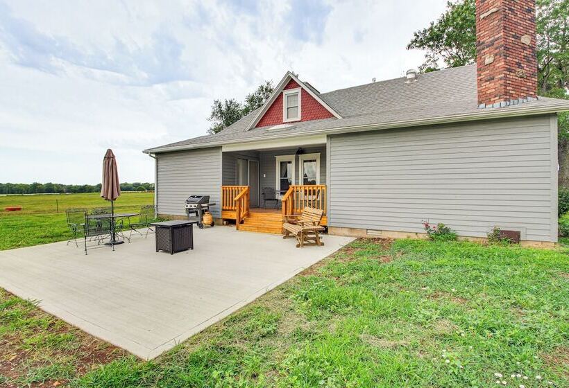 Erie Farmhouse W/ Fire Pit + Grill: Pets Welcome!