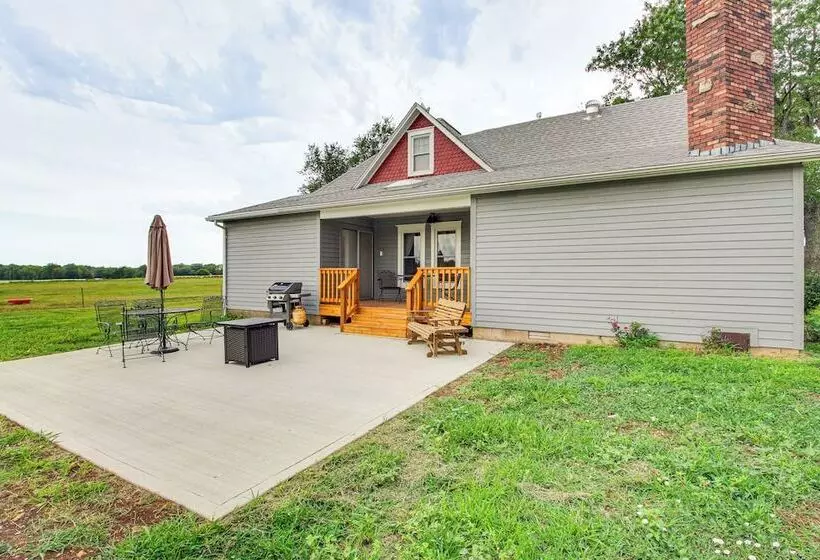 Erie Farmhouse W/ Fire Pit + Grill: Pets Welcome!