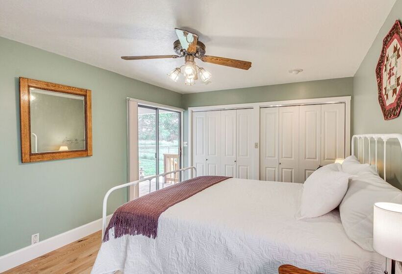 Erie Farmhouse W/ Fire Pit + Grill: Pets Welcome!